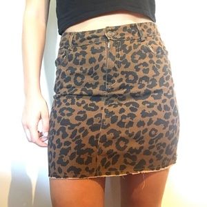 Leopard print skirt!